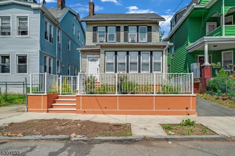 Luxury Homes, Estates & Properties