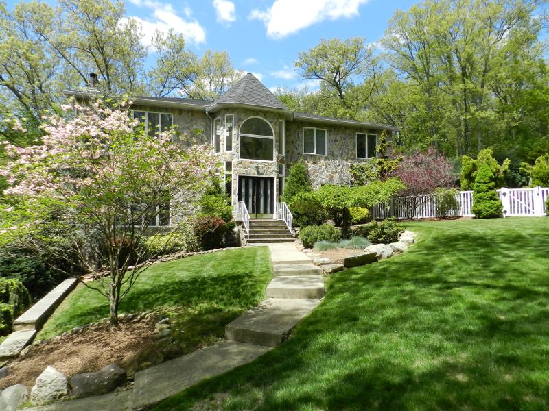 66 Rockaway Dr