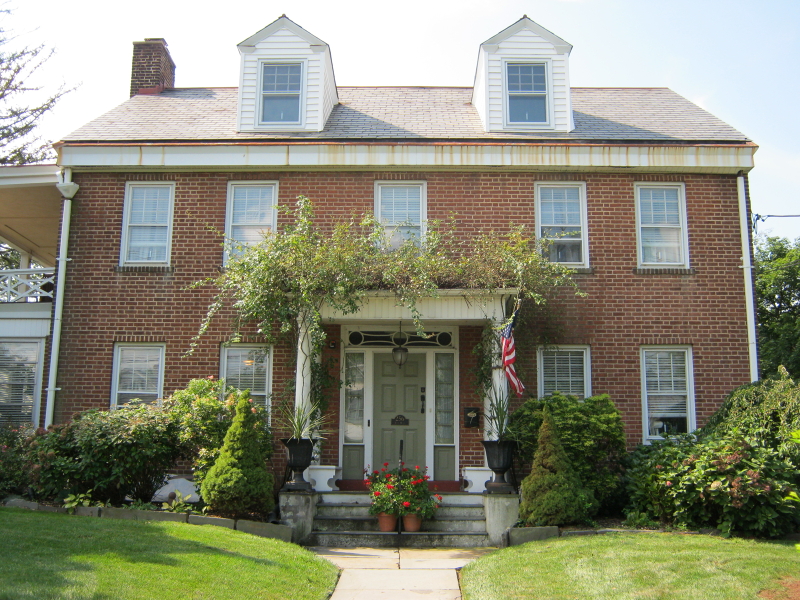 256 E Main St