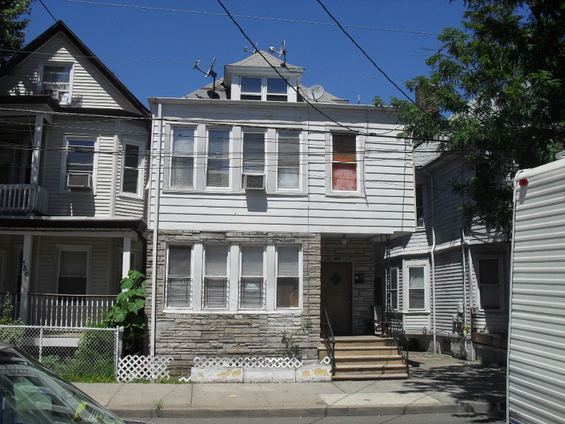 152 Howe Ave