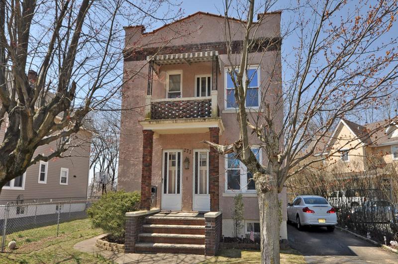 272 Bergen Blvd