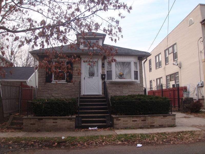 1474 Leslie St