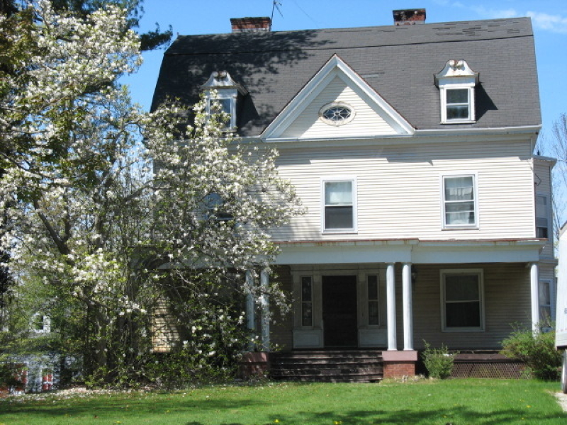 77 Kent Place Blvd