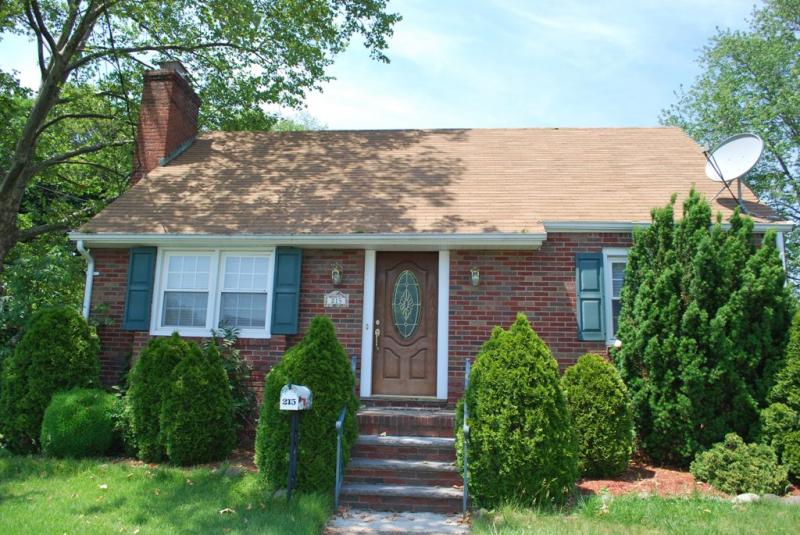 Single Family Home for Sale, ListingId:17759149, location: 215 RIVERVIEW RD Pompton Lakes 07442