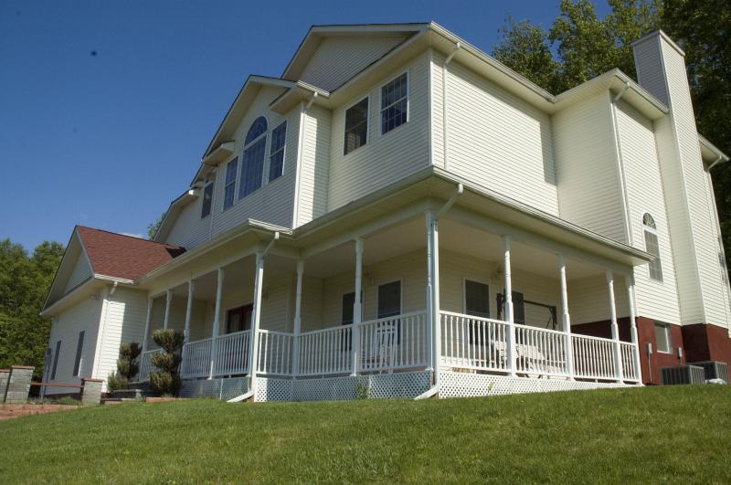 Single Family Home for Sale, ListingId:19022071, location: Hampton 08827