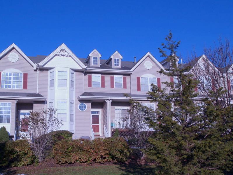Single Family Home for Sale, ListingId:17640656, location: 21 BRIAR LN Raritan 08869