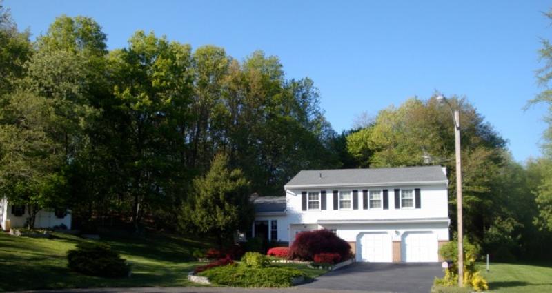 Single Family Home for Sale, ListingId:17948842, location: 22 BROWN CT East Brunswick 08816