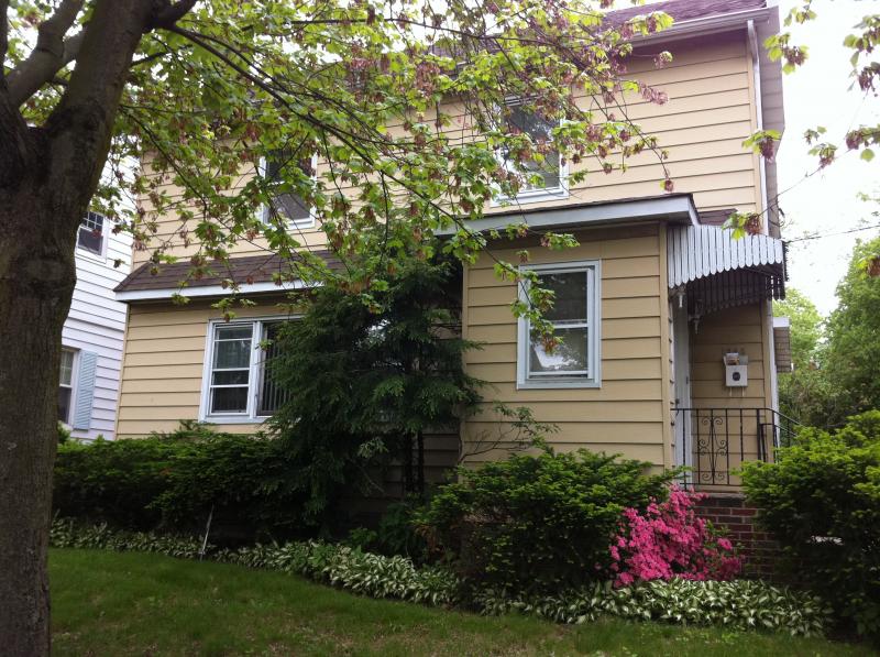 Single Family Home for Sale, ListingId:17356885, location: 1090 DECATUR AVE Teaneck 07666
