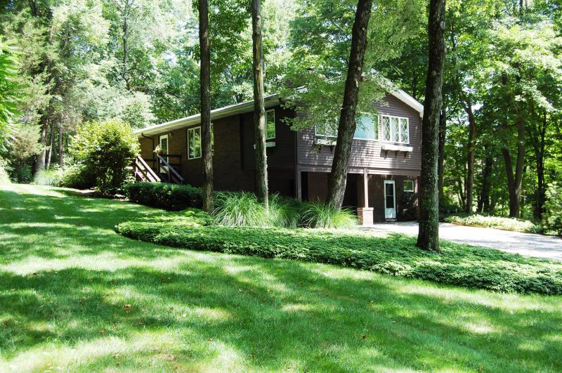 Single Family Home for Sale, ListingId:17911094, location: 10 PLEASANT RUN RD Readington 08870