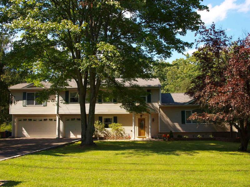 Single Family Home for Sale, ListingId:17981845, location: 613 CEDARBROOK RD Bridgewater 08807