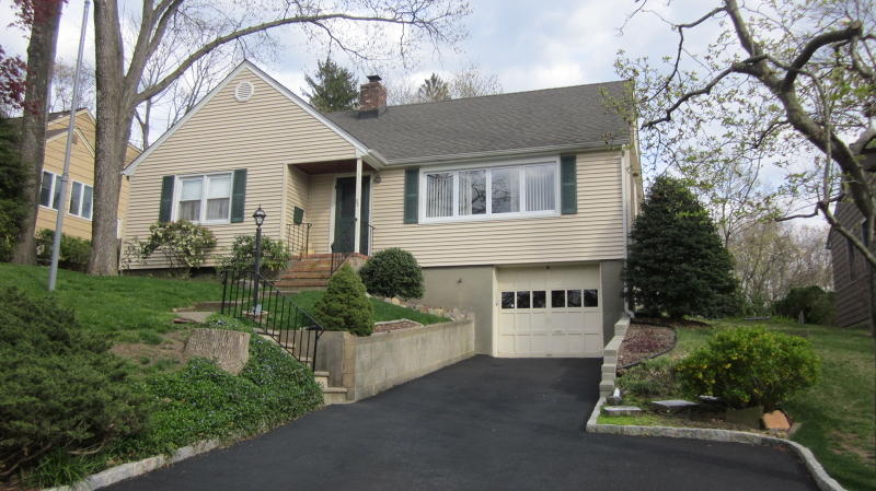 Single Family Home for Sale, ListingId:19093434, location: 98 Prospect St Caldwell 07006