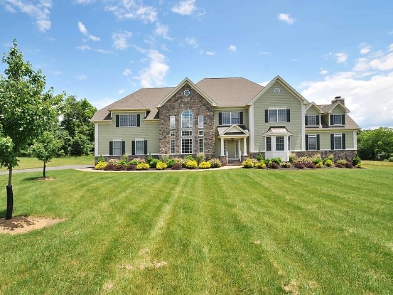 Single Family Home for Sale, ListingId:16762653, location: 4 STEINBECK CT Milford 08848