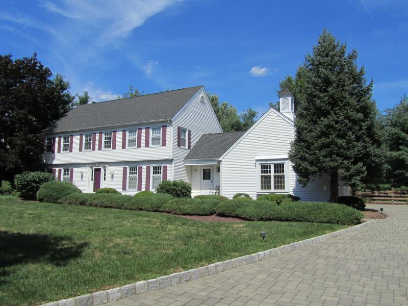 Single Family Home for Sale, ListingId:17935556, location: 4 ARROWHEAD DR Neshanic Station 08853