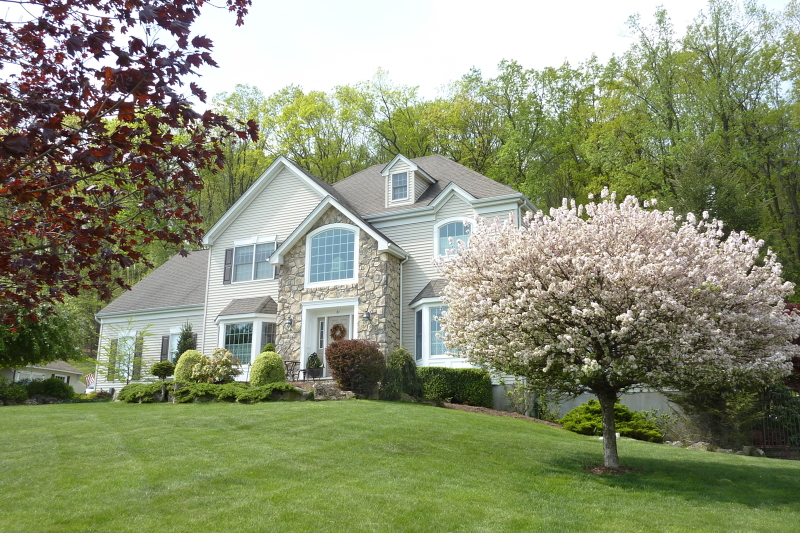 Single Family Home for Sale, ListingId:18884921, location: 21 Scarlet Oak Road Raritan 08869