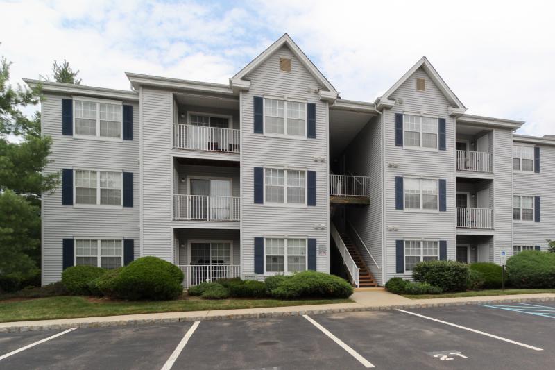 Single Family Home for Sale, ListingId:17101092, location: Bridgewater 08807