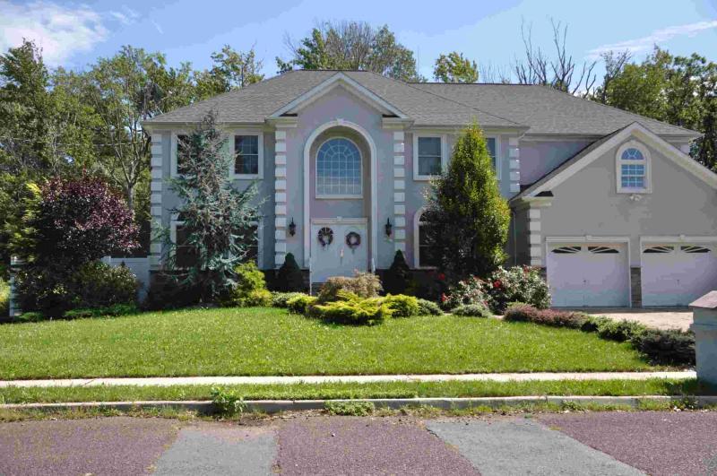 Single Family Home for Sale, ListingId:17327613, location: North Brunswick 08902