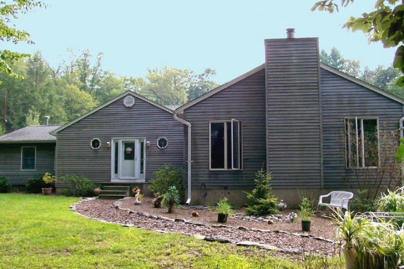Single Family Home for Sale, ListingId:17152925, location: Hardwick 07825