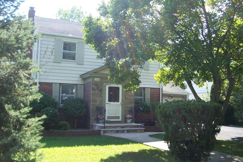 Single Family Home for Sale, ListingId:17370002, location: Clark 07066