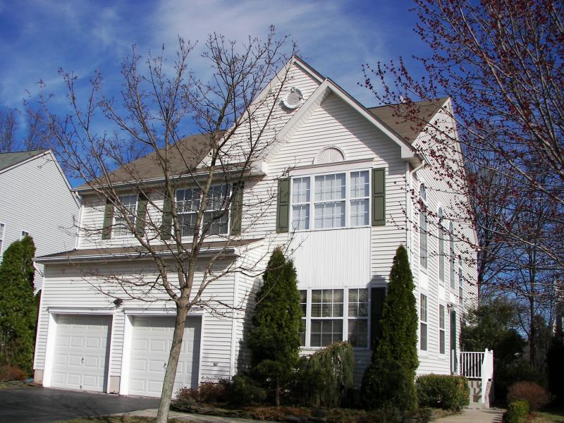 Single Family Home for Sale, ListingId:17861090, location: 66 HUNTLEY WAY Bridgewater 08807