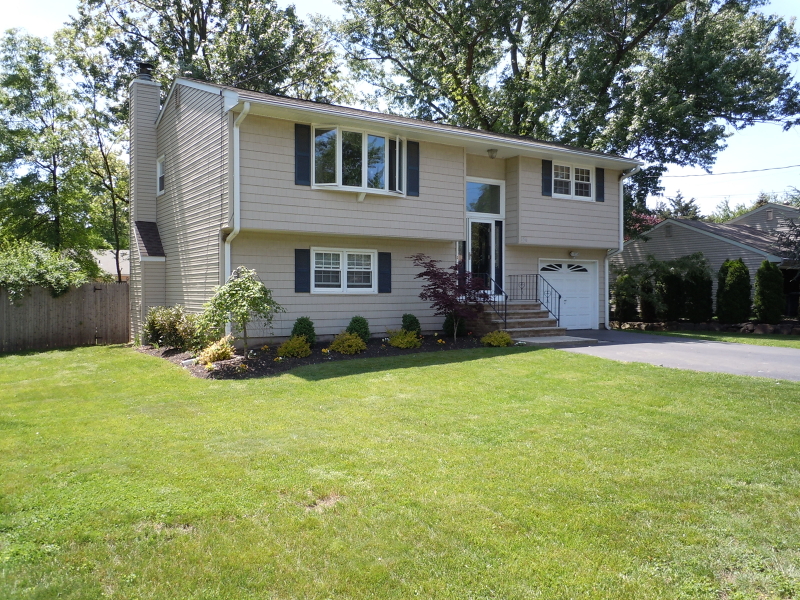 Single Family Home for Sale, ListingId:17948826, location: 156 MIDDLESEX AVE Piscataway 08854