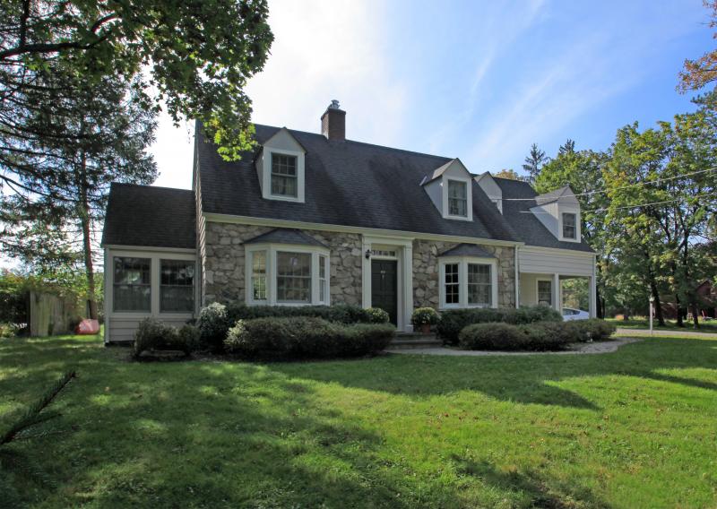 Single Family Home for Sale, ListingId:18639380, location: Chester 07930