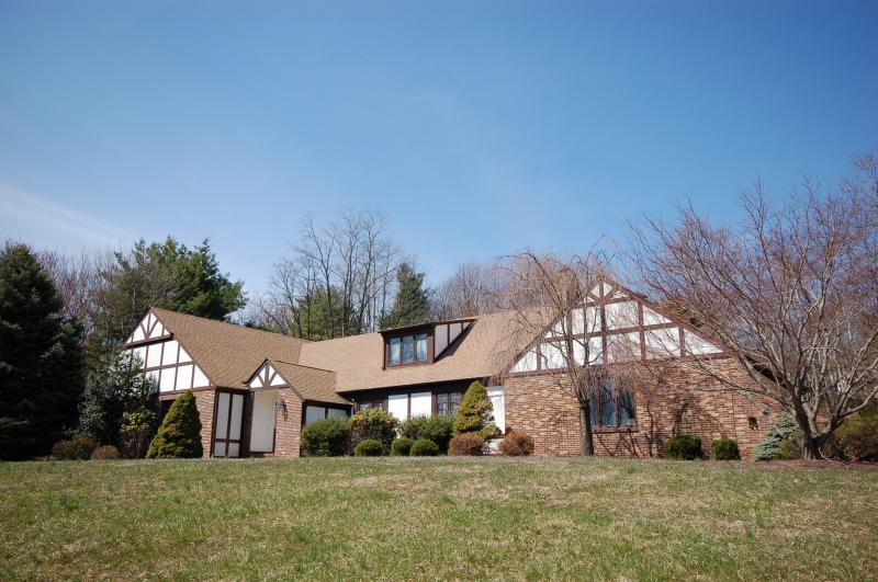 Single Family Home for Sale, ListingId:17763482, location: 93 COUNTRY ACRES DR Union 07083