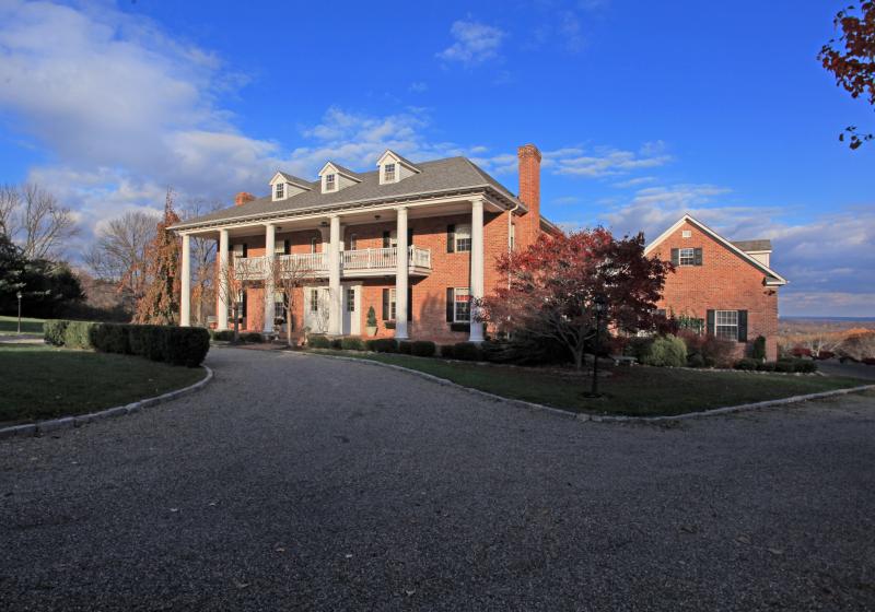 Single Family Home for Sale, ListingId:17911090, location: Tewksbury Township 07830