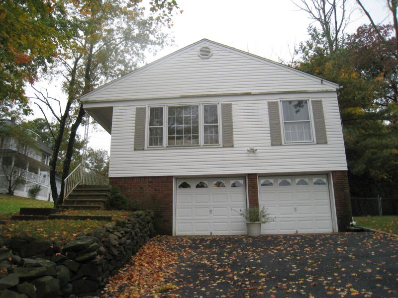 Single Family Home for Sale, ListingId:17527765, location: Caldwell 07006