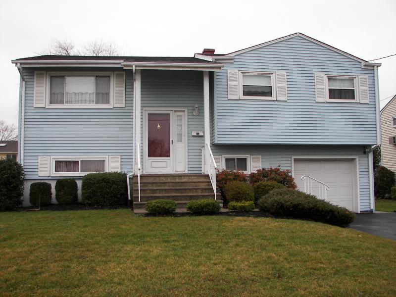 Single Family Home for Sale, ListingId:17896844, location: 6 NAGLE DR Somerville 08876