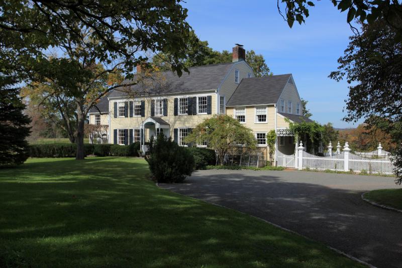 Single Family Home for Sale, ListingId:17694675, location: Tewksbury Township 07830