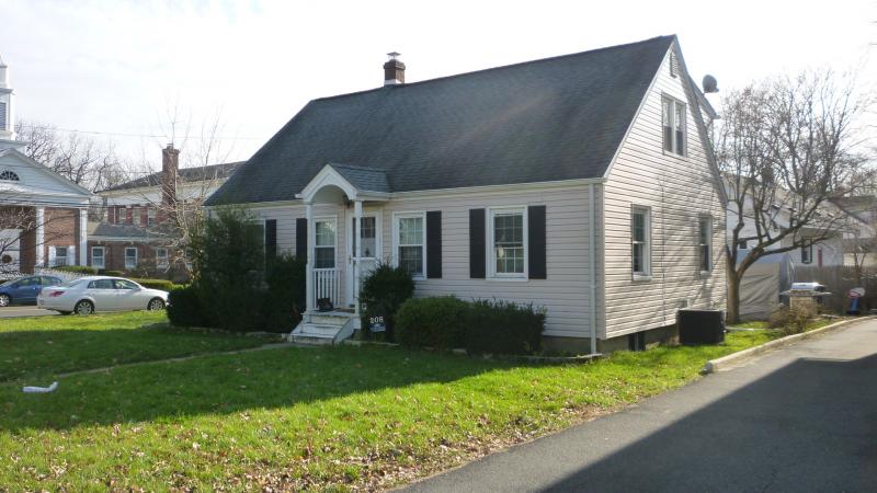 Single Family Home for Sale, ListingId:17775240, location: 208 W UNION AVE Bound Brook 08805