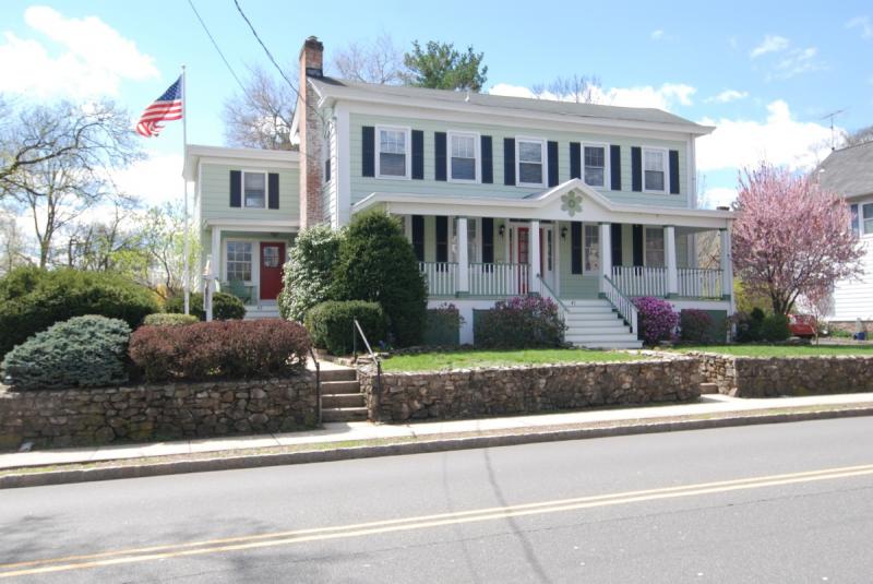 Single Family Home for Sale, ListingId:17481301, location: 41 CHURCH ST Flemington 08822
