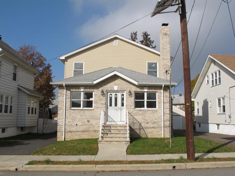 Single Family Home for Sale, ListingId:17690253, location: 101 WASHINGTON PL Totowa 07512
