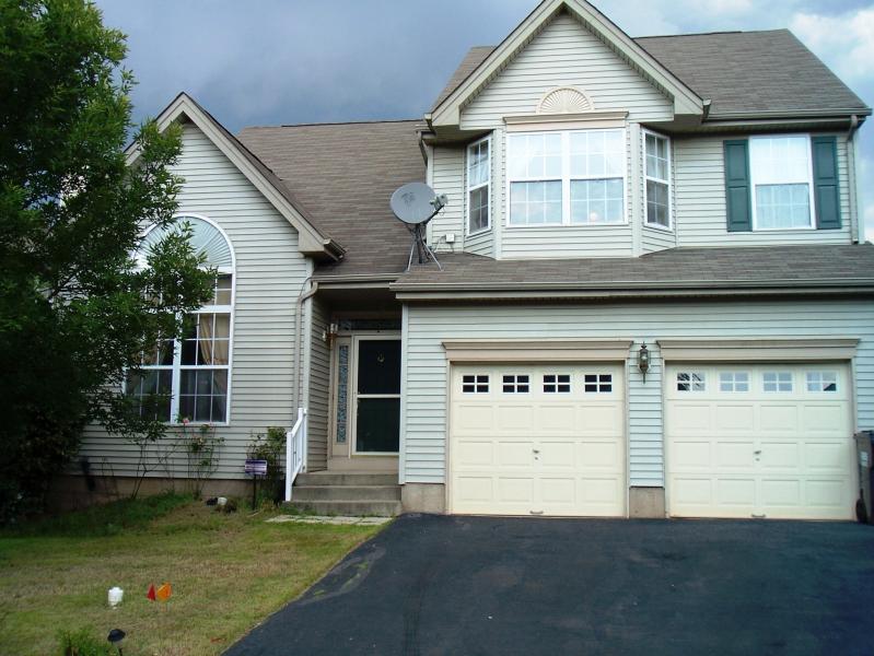Single Family Home for Sale, ListingId:17209324, location: 10 TEN BROEK CT Bridgewater 08807