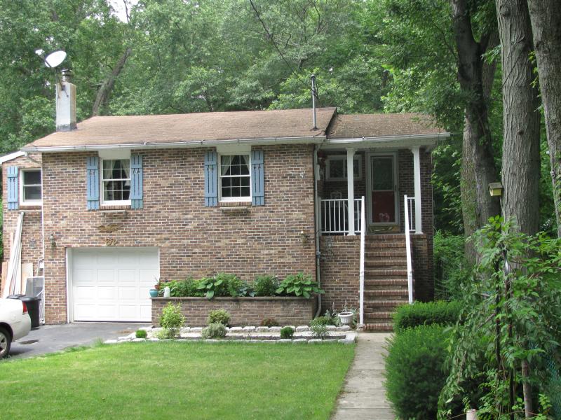 Single Family Home for Sale, ListingId:17870562, location: 82 NORTH RD Wayne 07470