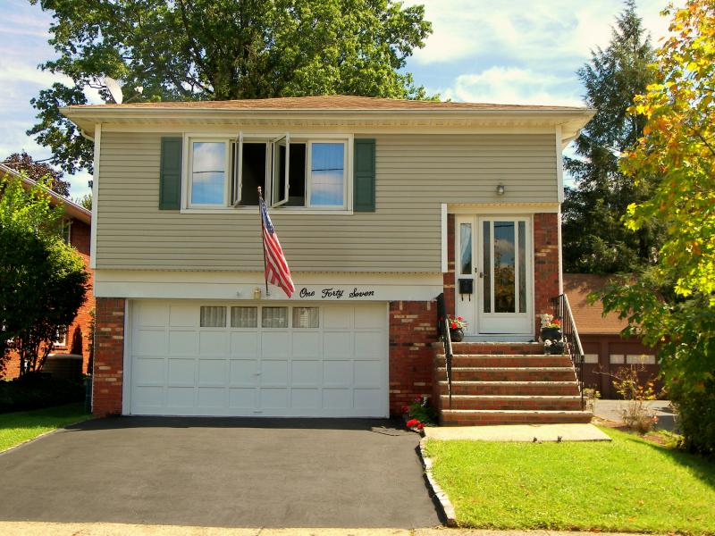 Single Family Home for Sale, ListingId:17618465, location: 147 SINCLAIR AVENUE Union 07083