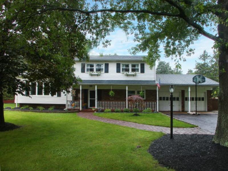 Single Family Home for Sale, ListingId:17011091, location: Bridgewater 08807