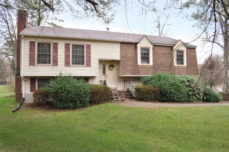 Single Family Home for Sale, ListingId:17289872, location: 22 ALLEN RD Bridgewater 08807