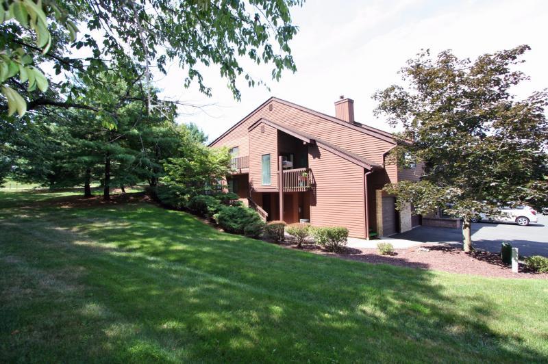 Single Family Home for Sale, ListingId:18041422, location: 26 SUMMIT DR Annandale 08801