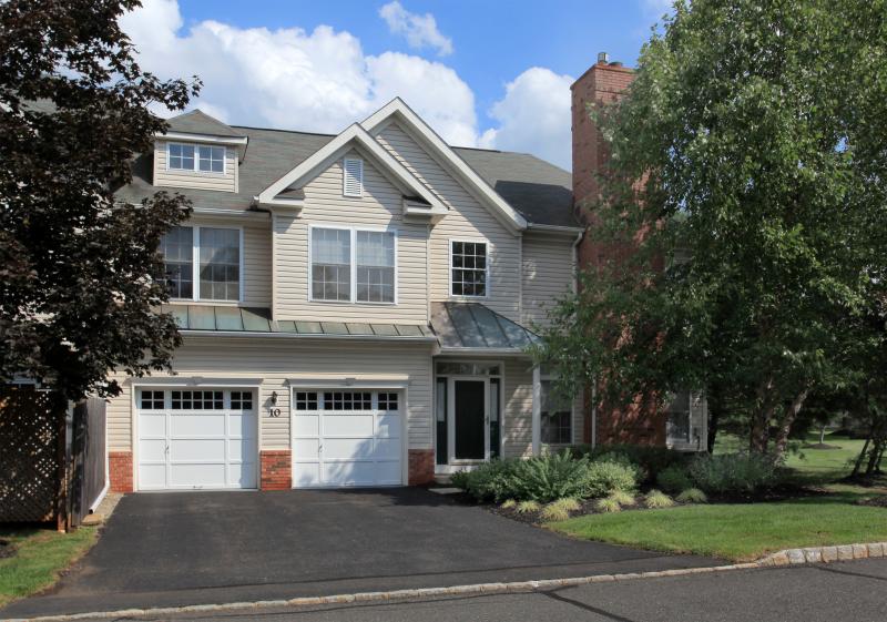 Single Family Home for Sale, ListingId:17318129, location: Bridgewater 08807