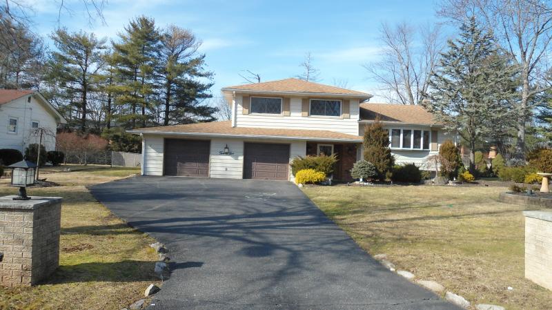 Single Family Home for Sale, ListingId:17976671, location: 25 SCHWIN DR Clark 07066
