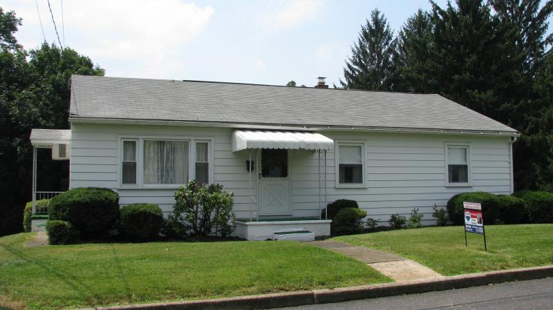 Single Family Home for Sale, ListingId:17896829, location: Stewartsville 08886