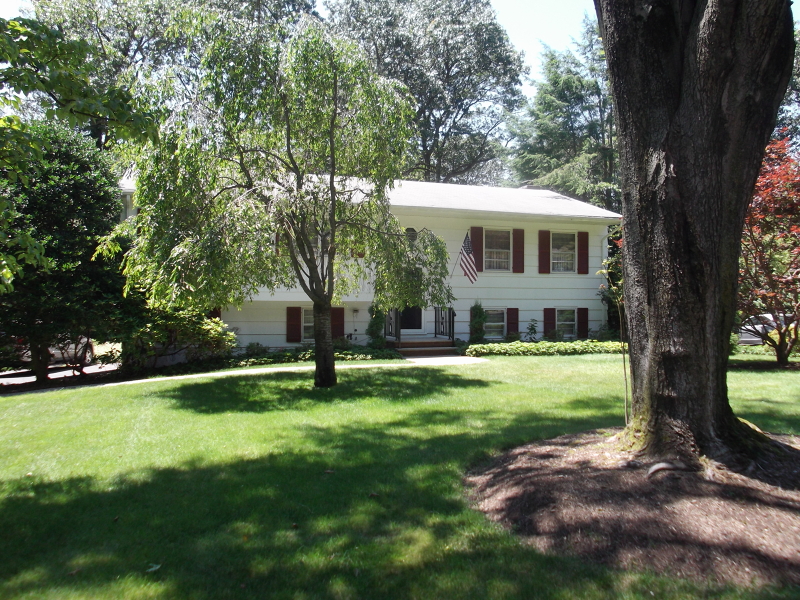 Real Estate for Sale, ListingId:18041421, location: 1 Deer Path Green Brook 08812