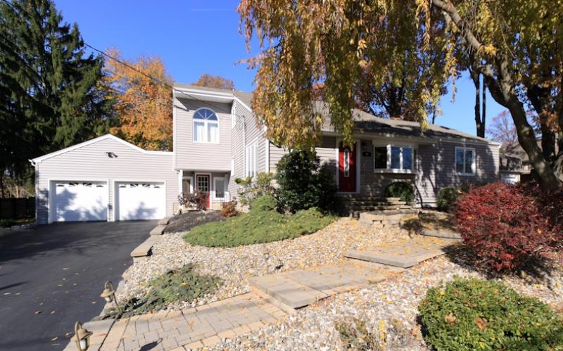 Single Family Home for Sale, ListingId:17694677, location: Branchburg 08876