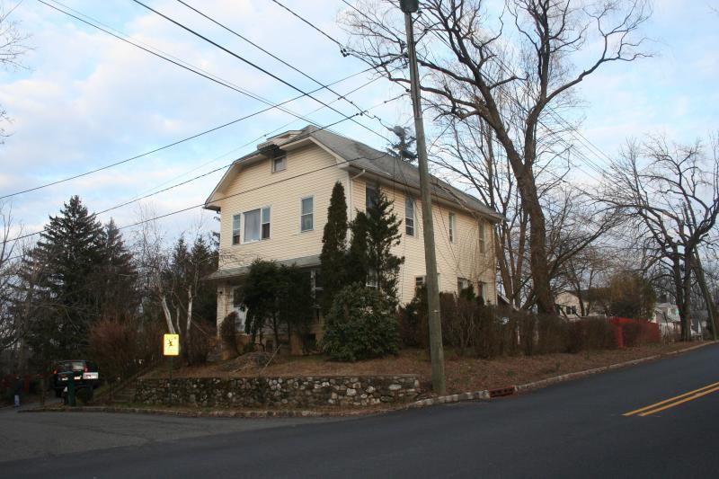 Multi Family for Sale, ListingId:18107534, location: 148 Veazy Street Caldwell 07006