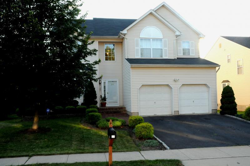 Single Family Home for Sale, ListingId:18011296, location: 35 SHAFFER RD Bridgewater 08807
