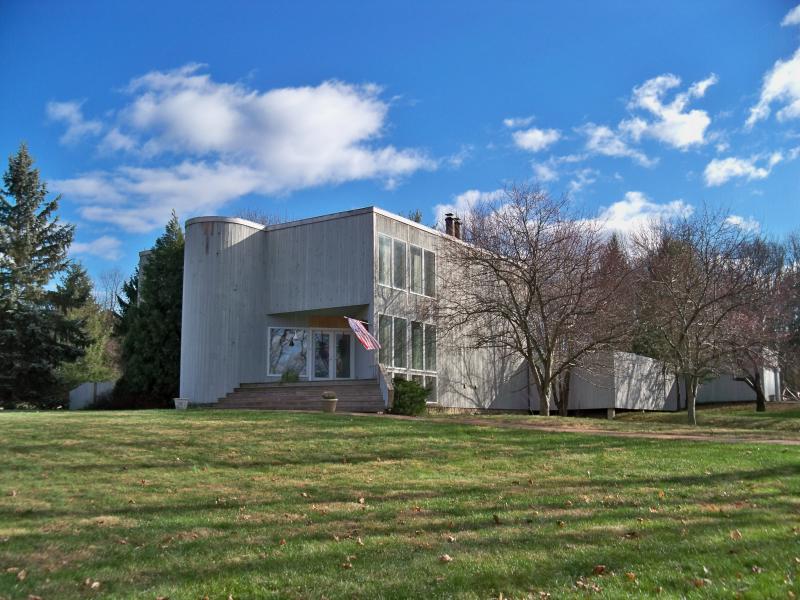 Single Family Home for Sale, ListingId:16235955, location: 250 CHILDS RD Basking Ridge 07920