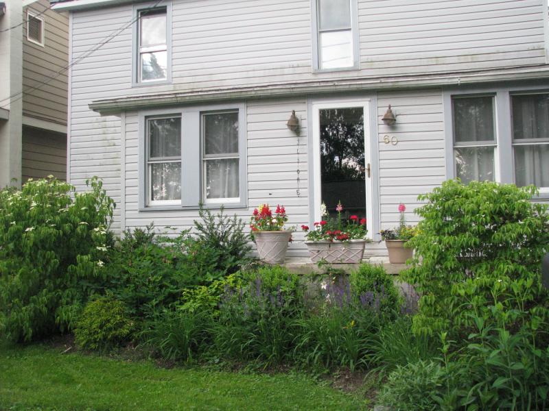 Single Family Home for Sale, ListingId:17896804, location: 60 E GRAND ST Hampton 08827