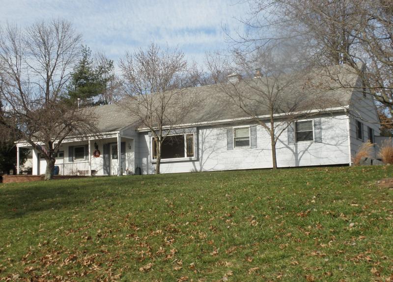 Single Family Home for Sale, ListingId:17618457, location: Branchburg 08876