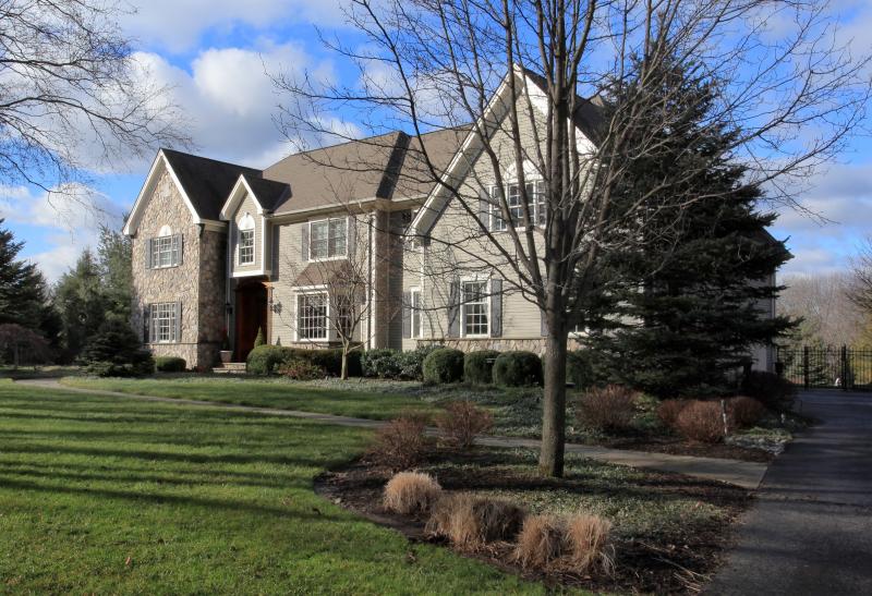 Single Family Home for Sale, ListingId:17889186, location: Tewksbury Township 07830